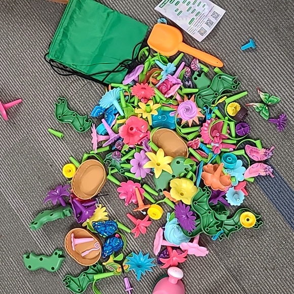 Build-A-Garden Set - Picture 4 of 7